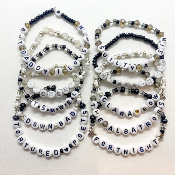 TAYLOR SWIFT TTPD FRIENDSHIP BRACELETS- Pack of 10 bracelets 🖤✨ - Picture 3 of 6